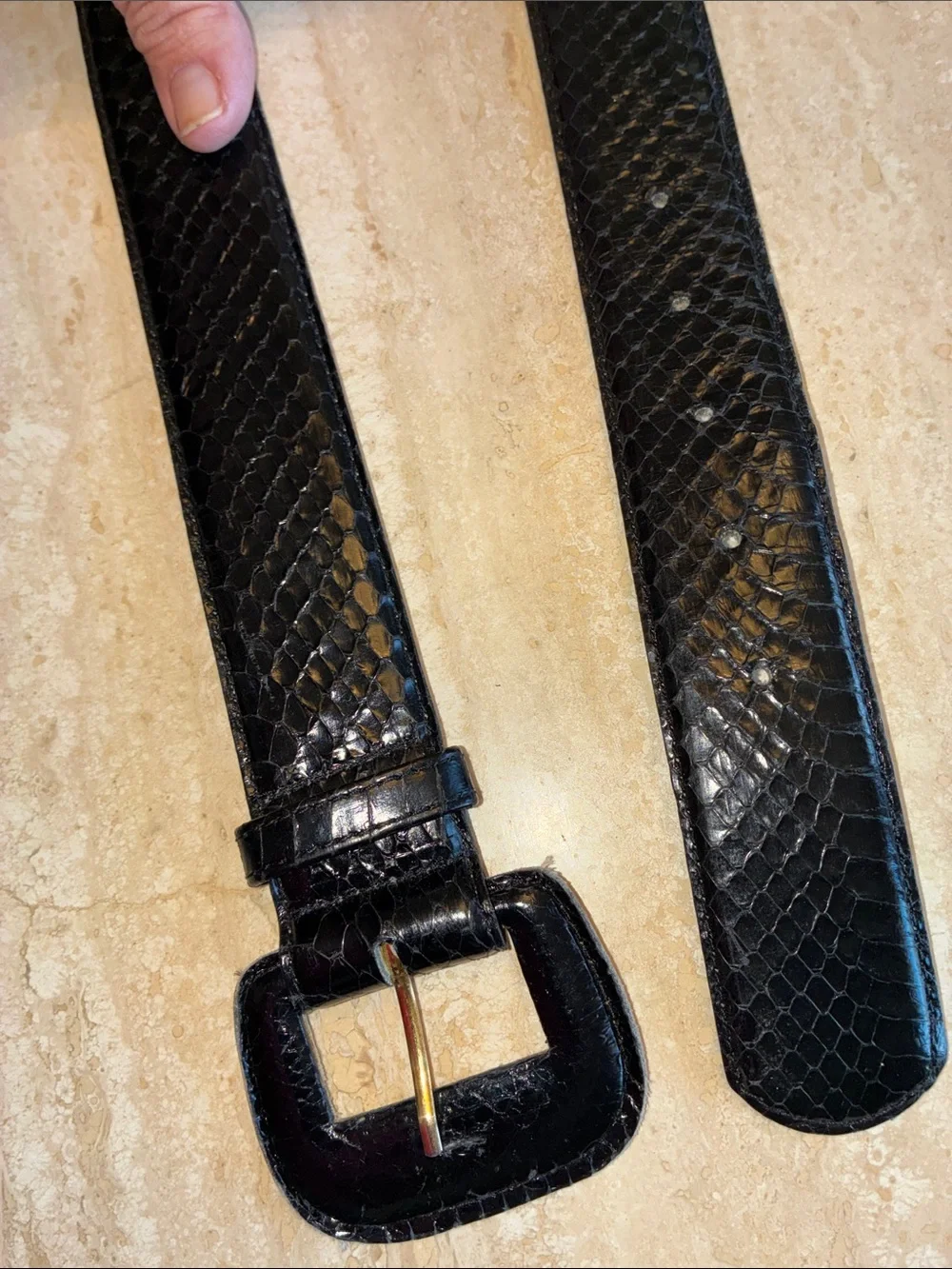 Axiom black exotic